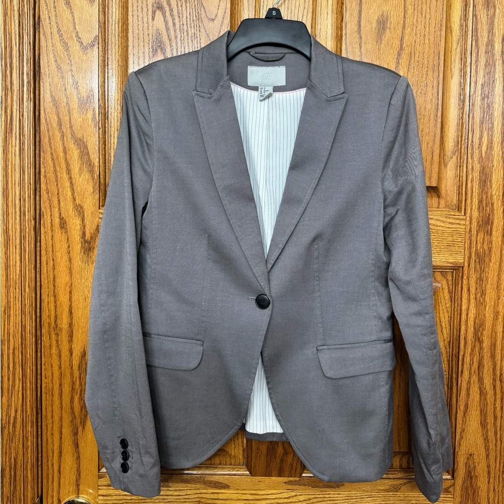 H&M Gray Blazer w pinstripe liner and light shoulder padding